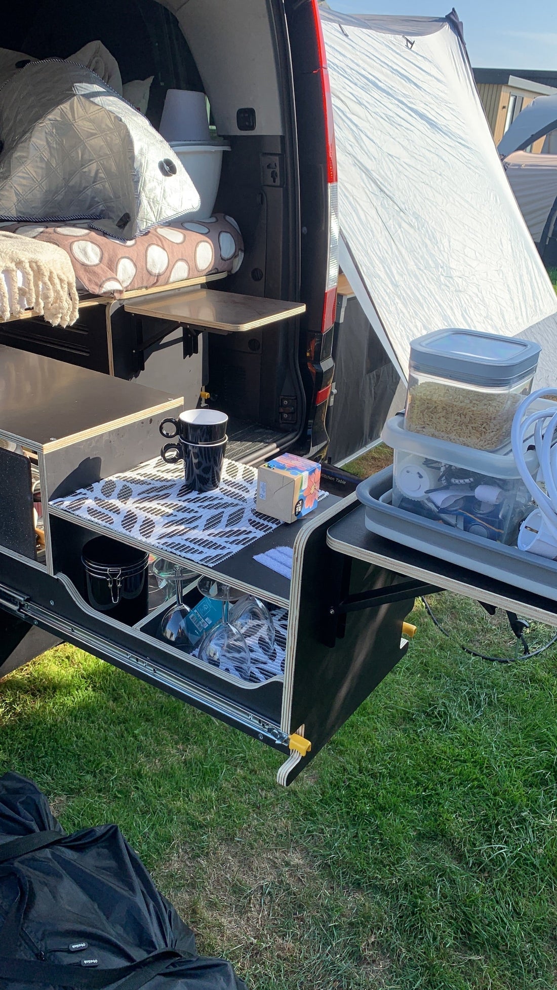 Waarom steeds meer mensen kiezen voor een uitneembare camperbox in plaats van vaste inbouw