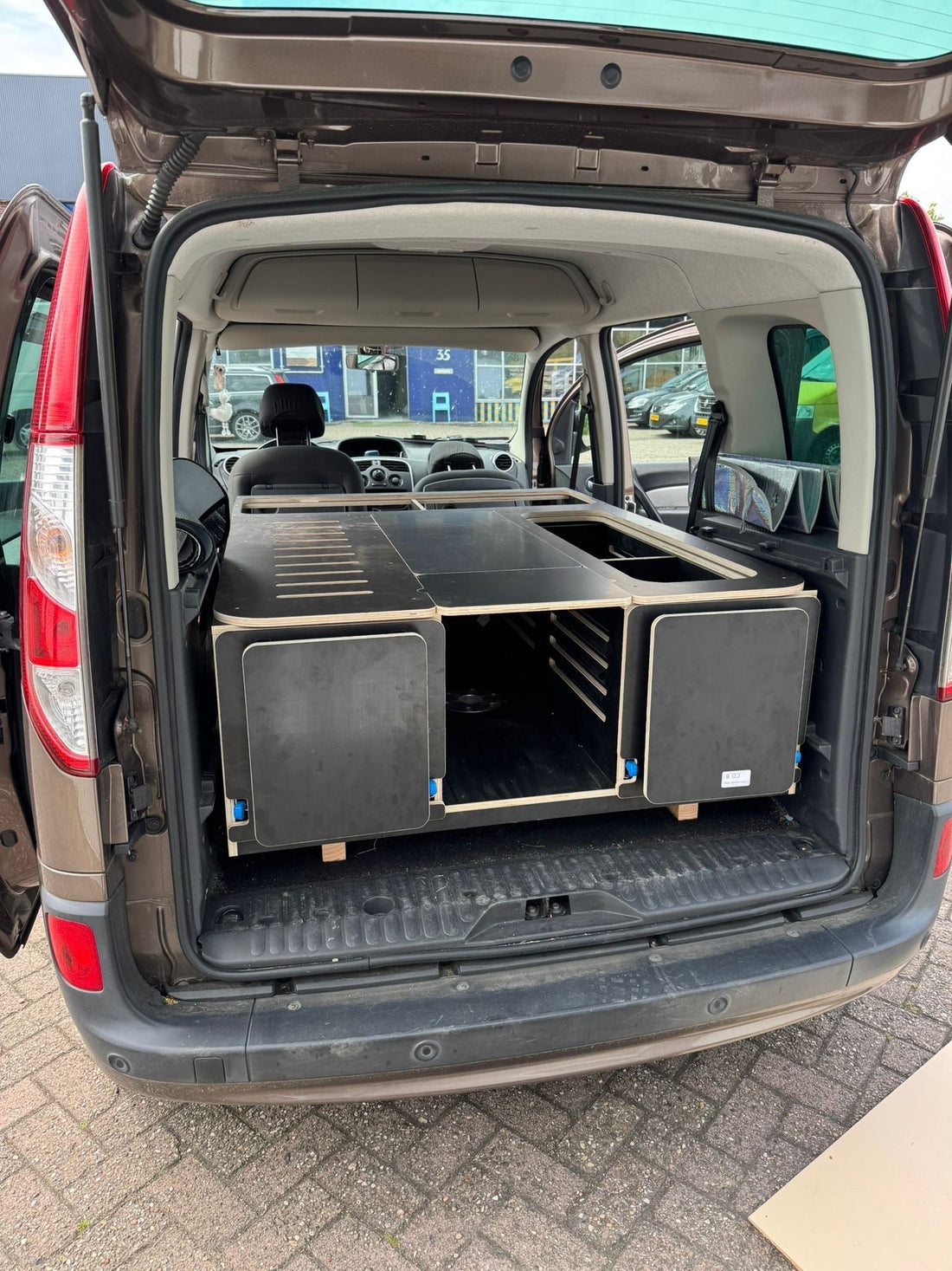 Hoe je een Citroën Berlingo Perfect Inricht met Camperbox Model M